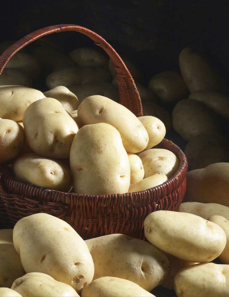 استفاده از سیب زمینی خام برای برطرف کردن سیاهی دور چشم